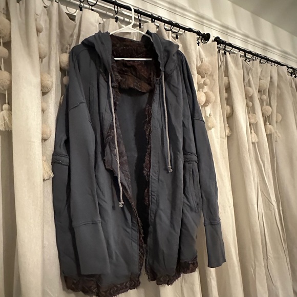 We the Free sweatshirt NWT large with fabric accents - Picture 6 of 9